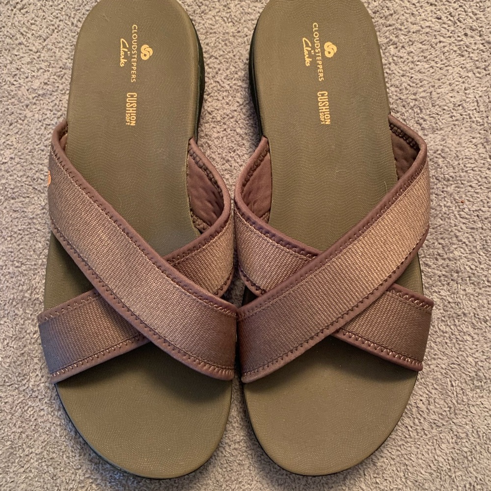 Clarks Men’s Brown Cross-Strap Sandals